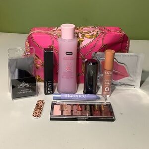 Estée Lauder makeup bag and makeup bundle, all New, never used!